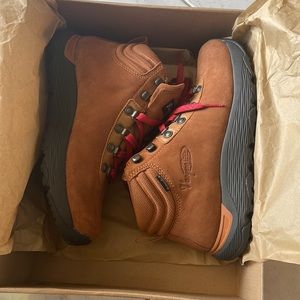 Vasque Women's Sunsetter Hiking Boot, 8.5 NWB